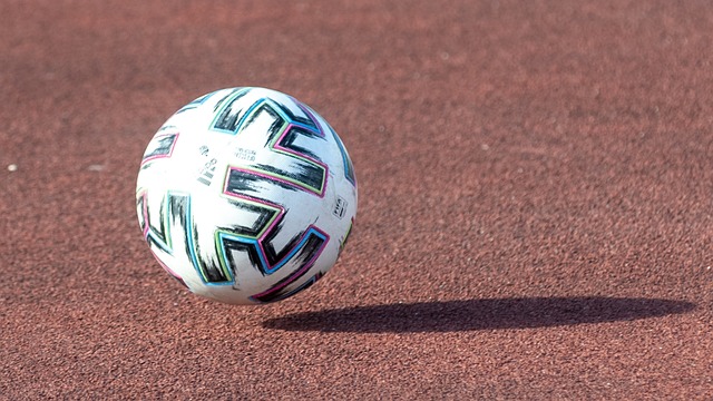 使得巴黎在 使得巴黎在