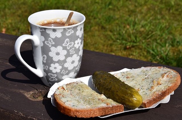 然景观为背 然景观为背